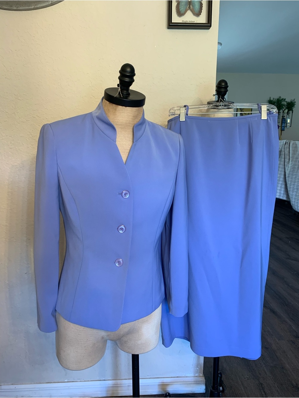 Le suit purple suit set blazer and skirt size 10 women’s